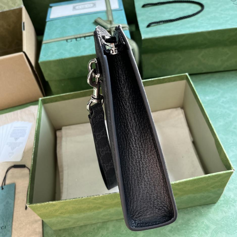 Pochette GG “Con set completo di confezione originale in scatola verde”.