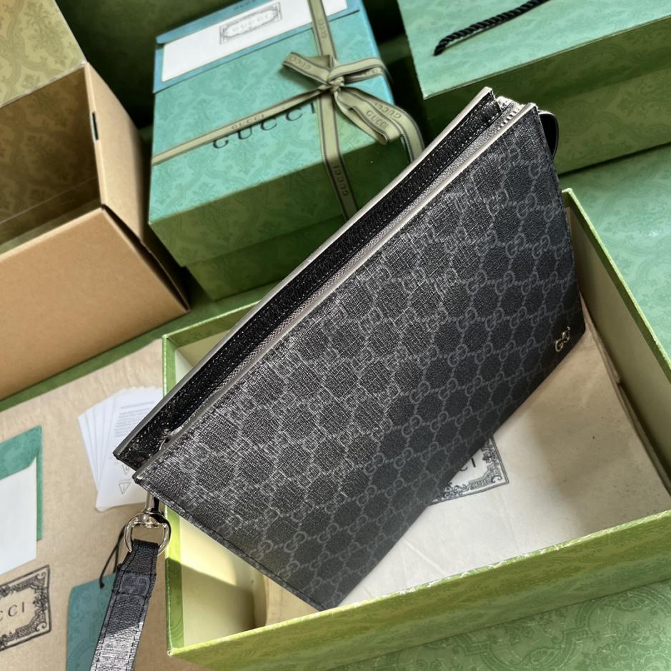 Pochette GG “Con set completo di confezione originale in scatola verde”.