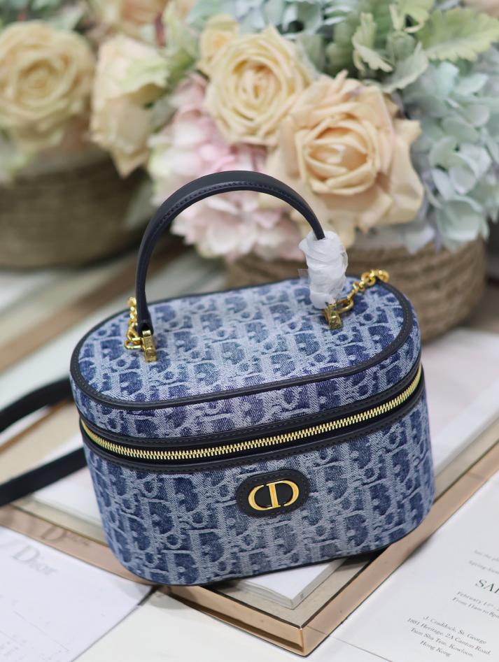 Borsa Vanity piccola 30 Montaigne “Denim Blue