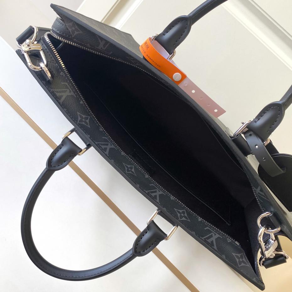 M11742 Versione con chip dinamico fiore nero La pelle è autentica qualità francese di grado A