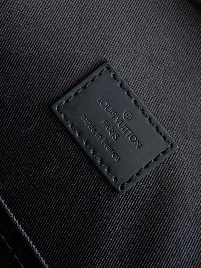 M11742 Versione con chip dinamico fiore nero La pelle è autentica qualità francese di grado A