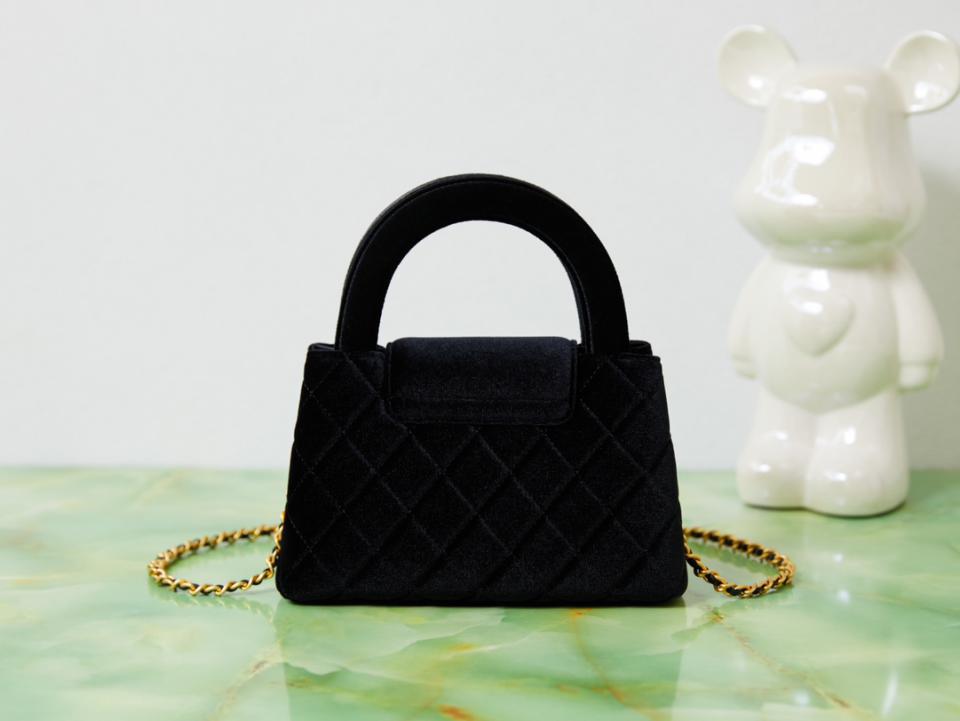 Borsa Chanel Kelly con manico in velluto