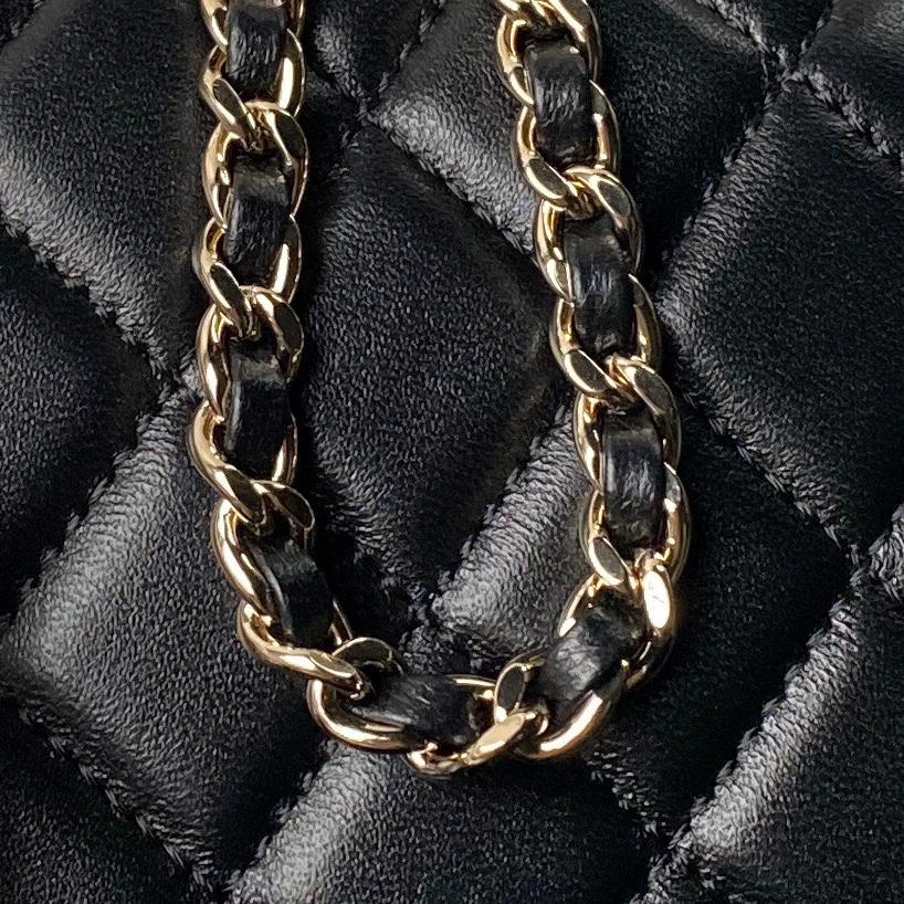 Chanel 24c Un mini zaino piccolo in pelle