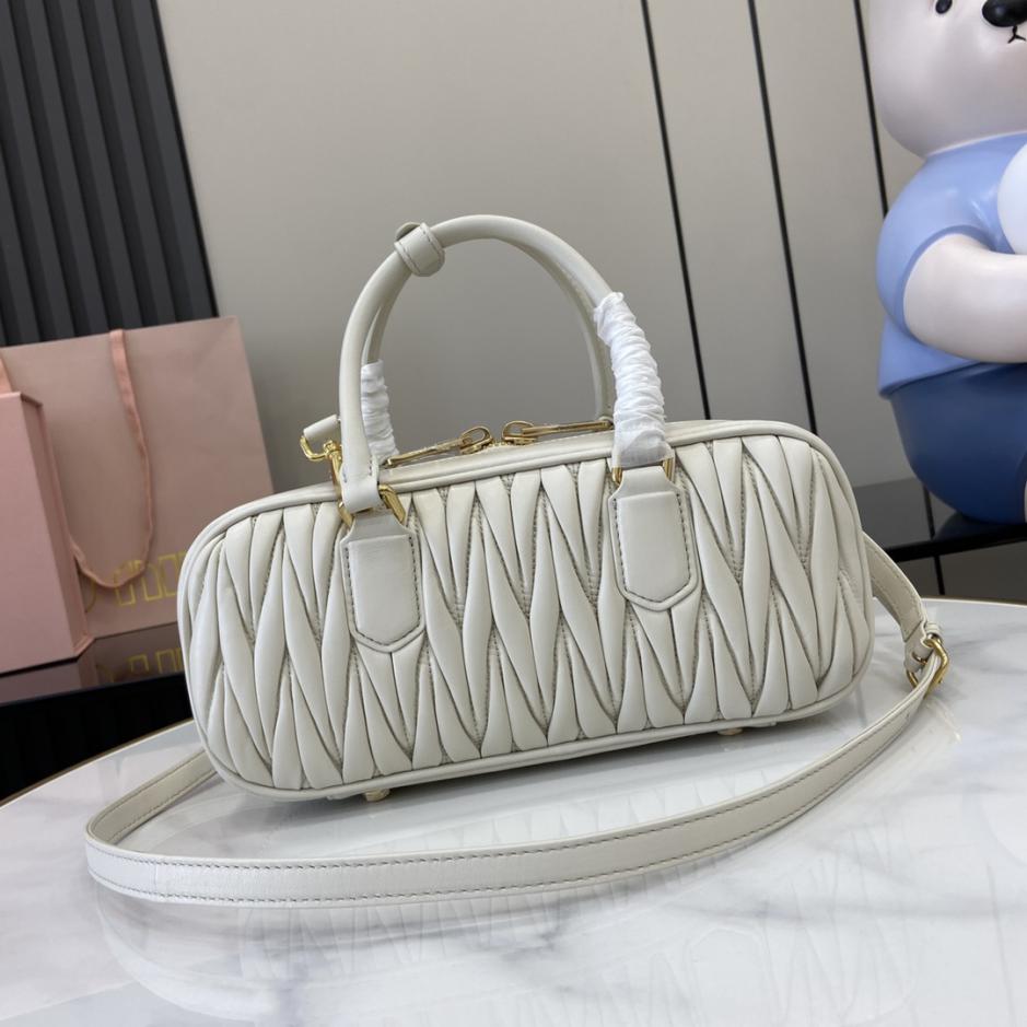 Con set completo di confezioni originali da banco” MIU MIU Arcadie Matelasse borsa a tracolla da bowling media in pelle di pecora da 27 cm