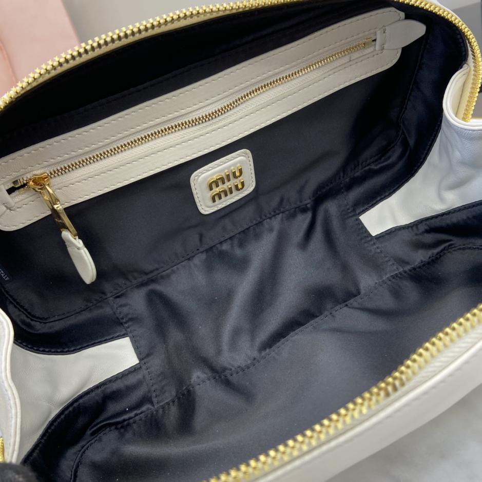 Con set completo di confezioni originali da banco” MIU MIU Arcadie Matelasse borsa a tracolla da bowling media in pelle di pecora da 27 cm