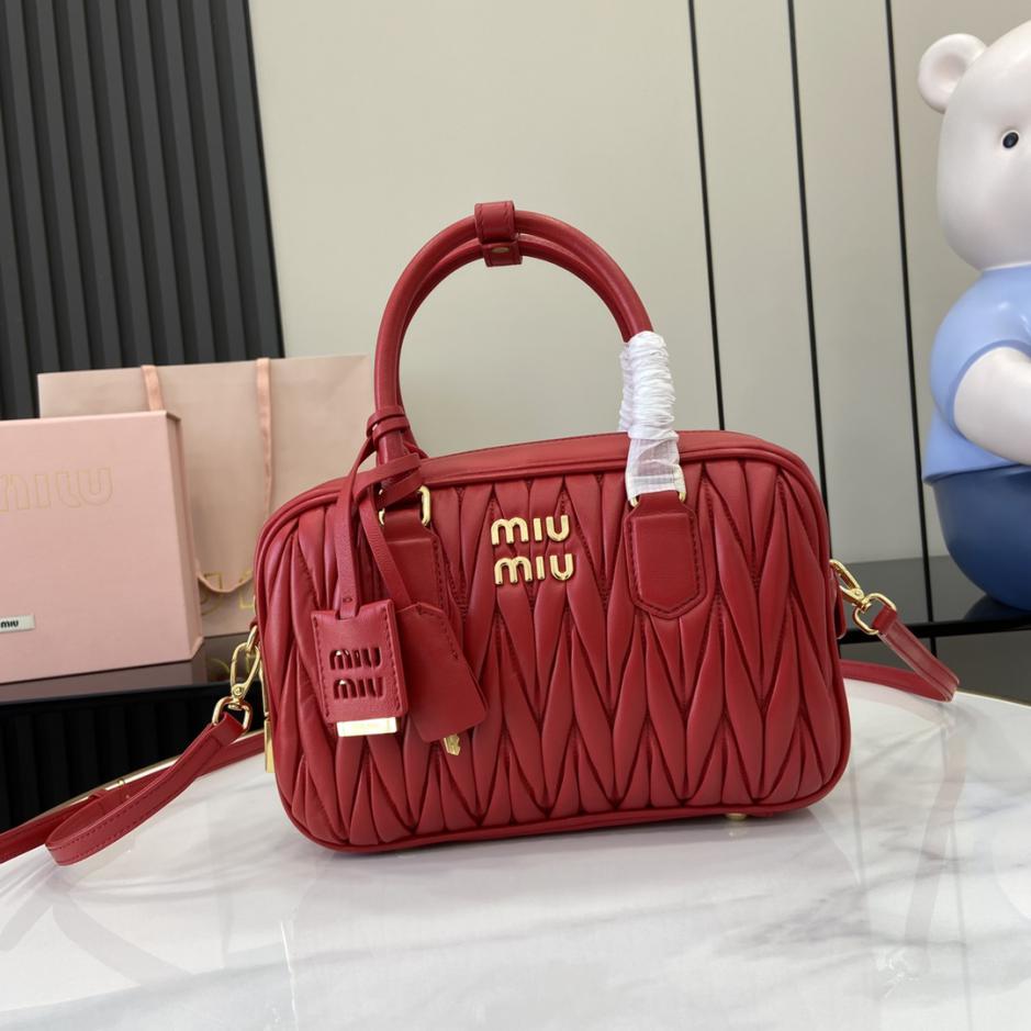 Con set completo di confezioni originali da banco” MIU MIU Arcadie Matelasse borsa a tracolla in pelle di pecora media 27 cm