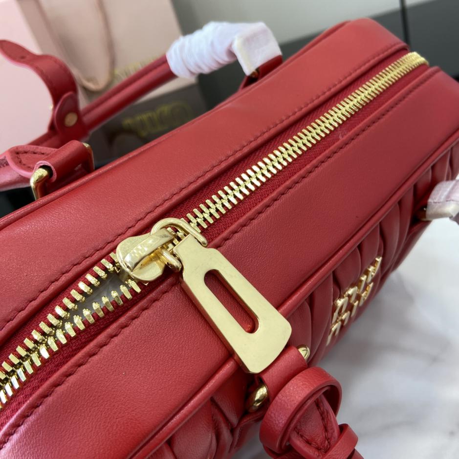 Con set completo di confezioni originali da banco” Borsa a tracolla da bowling media MIU MIU Arcadie Matelasse in pelle di pecora