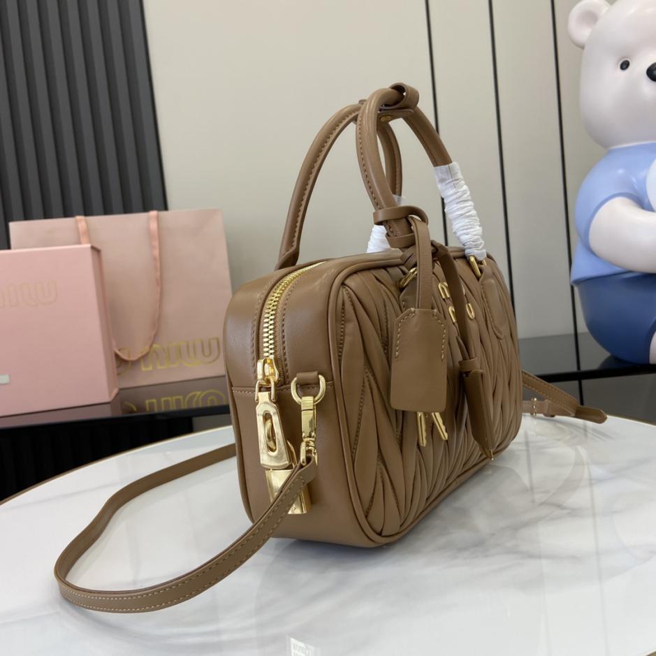 Con set completo di confezioni originali da banco” Borsa a tracolla bowling media MIU MIU Arcadie Matelasse in pelle di pecora