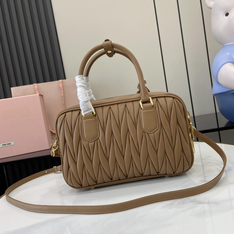 Con set completo di confezioni originali da banco” Borsa a tracolla bowling media MIU MIU Arcadie Matelasse in pelle di pecora