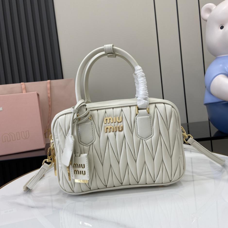 Con set completo di confezioni originali da banco” Borsa a tracolla da bowling media MIU MIU Arcadie Matelasse in pelle di pecora