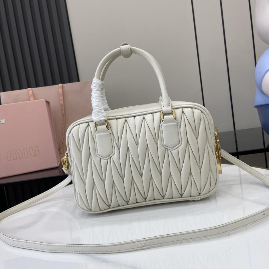 Con set completo di confezioni originali da banco” Borsa a tracolla da bowling media MIU MIU Arcadie Matelasse in pelle di pecora