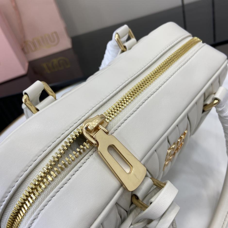 Con set completo di confezioni originali da banco” Borsa a tracolla da bowling media MIU MIU Arcadie Matelasse in pelle di pecora