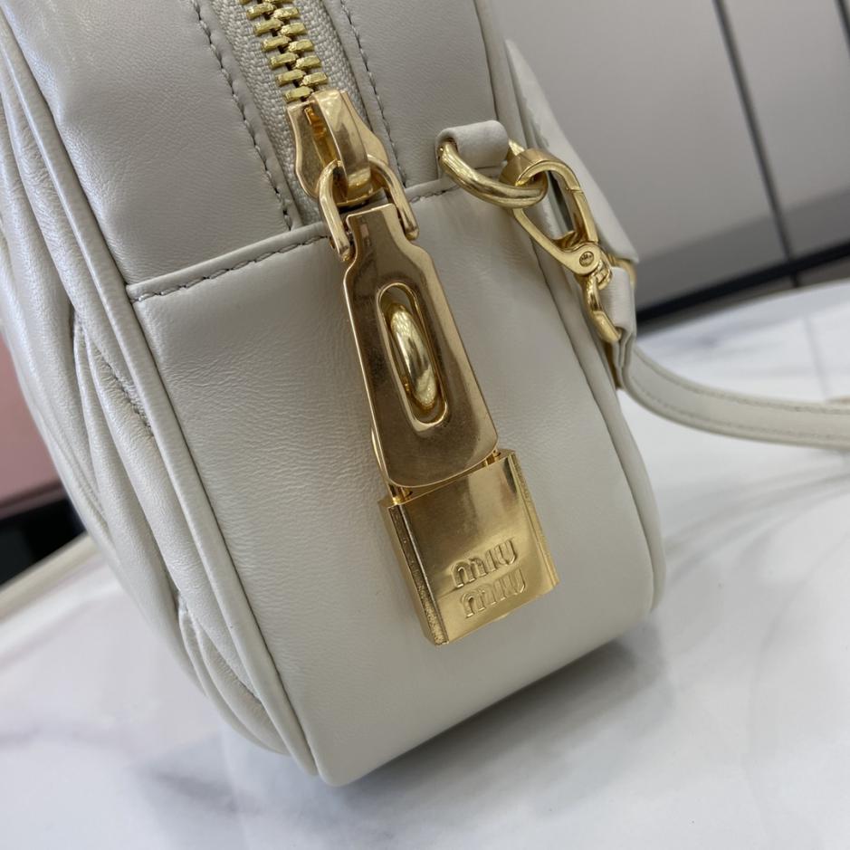 Con set completo di confezioni originali da banco” Borsa a tracolla da bowling media MIU MIU Arcadie Matelasse in pelle di pecora