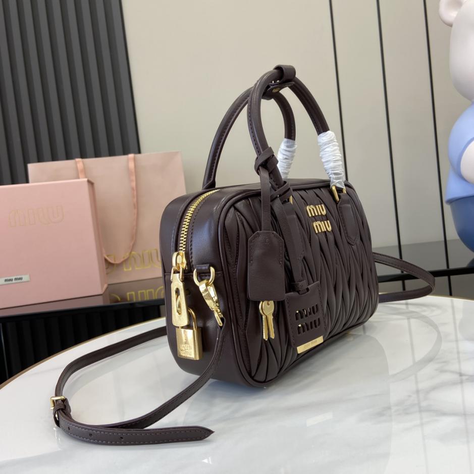 Con set completo di confezioni originali da banco” Borsa a tracolla da bowling media MIU MIU Arcadie Matelasse in pelle di pecora