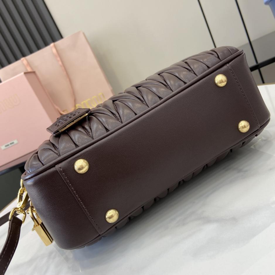 Con set completo di confezioni originali da banco” Borsa a tracolla da bowling media MIU MIU Arcadie Matelasse in pelle di pecora