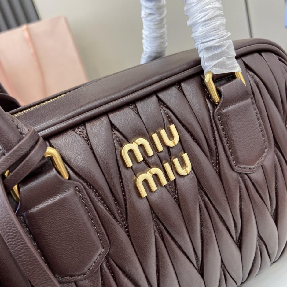 Con set completo di confezioni originali da banco” Borsa a tracolla da bowling media MIU MIU Arcadie Matelasse in pelle di pecora