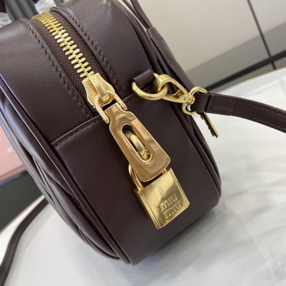 Con set completo di confezioni originali da banco” Borsa a tracolla da bowling media MIU MIU Arcadie Matelasse in pelle di pecora