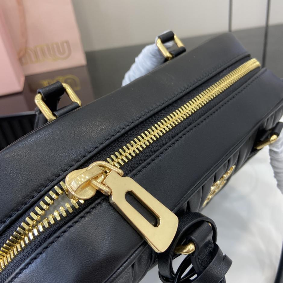 Con set completo di confezioni originali da banco” Borsa a tracolla da bowling media MIU MIU Arcadie Matelasse in pelle di pecora