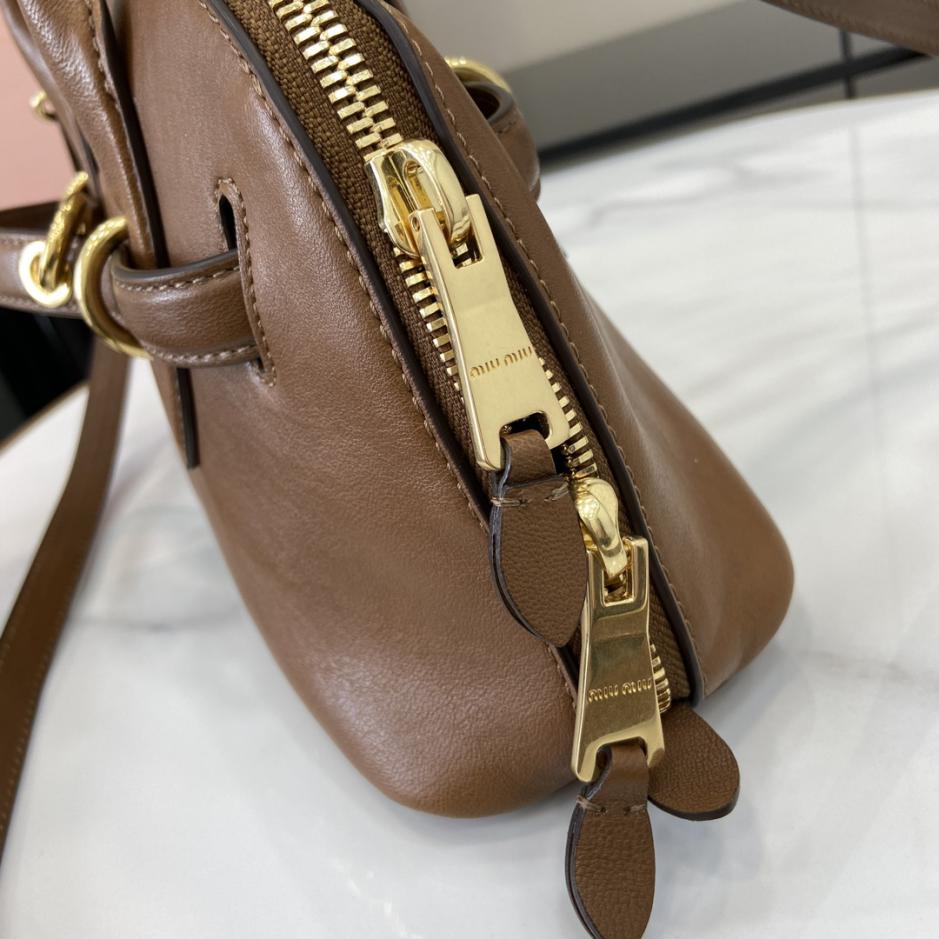 Con set completo di confezioni originali da banco” MIU MIU nuova popolare borsa da bowling