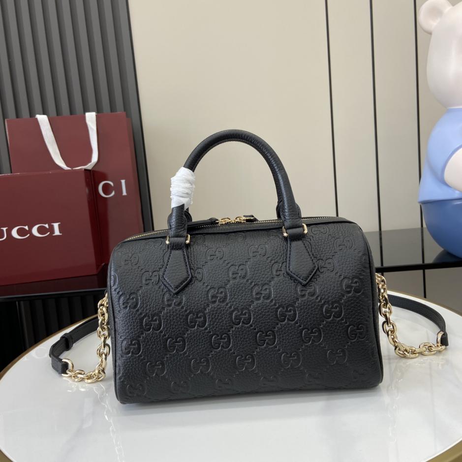 Borsa piccola serie Gucci GG Emblem
