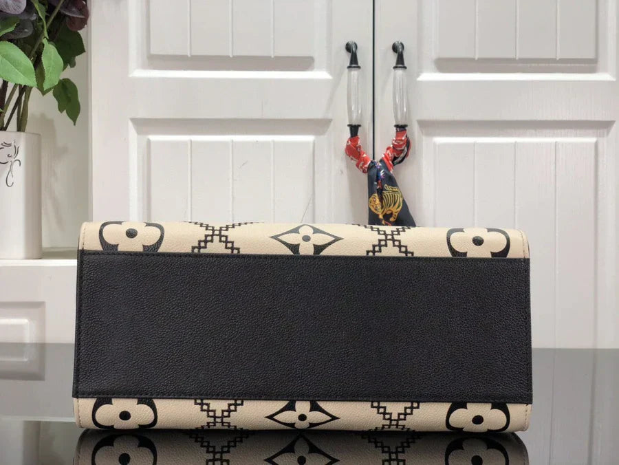 Louis Vuitton Onthego MM in Tela Monogram