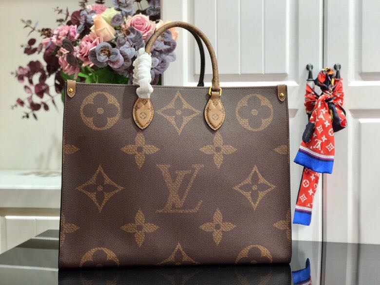 Louis Vuitton Onthego GM in Tela Monogram Giant