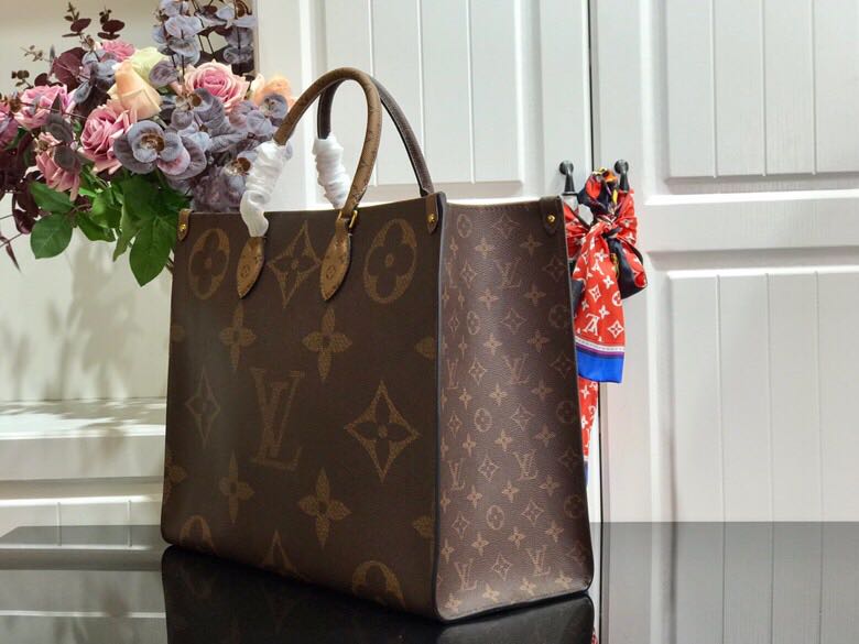 Louis Vuitton Onthego GM in Tela Monogram Giant