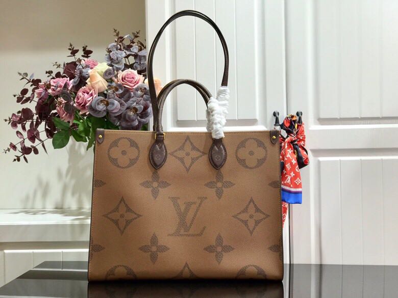Louis Vuitton Onthego GM in Tela Monogram Giant