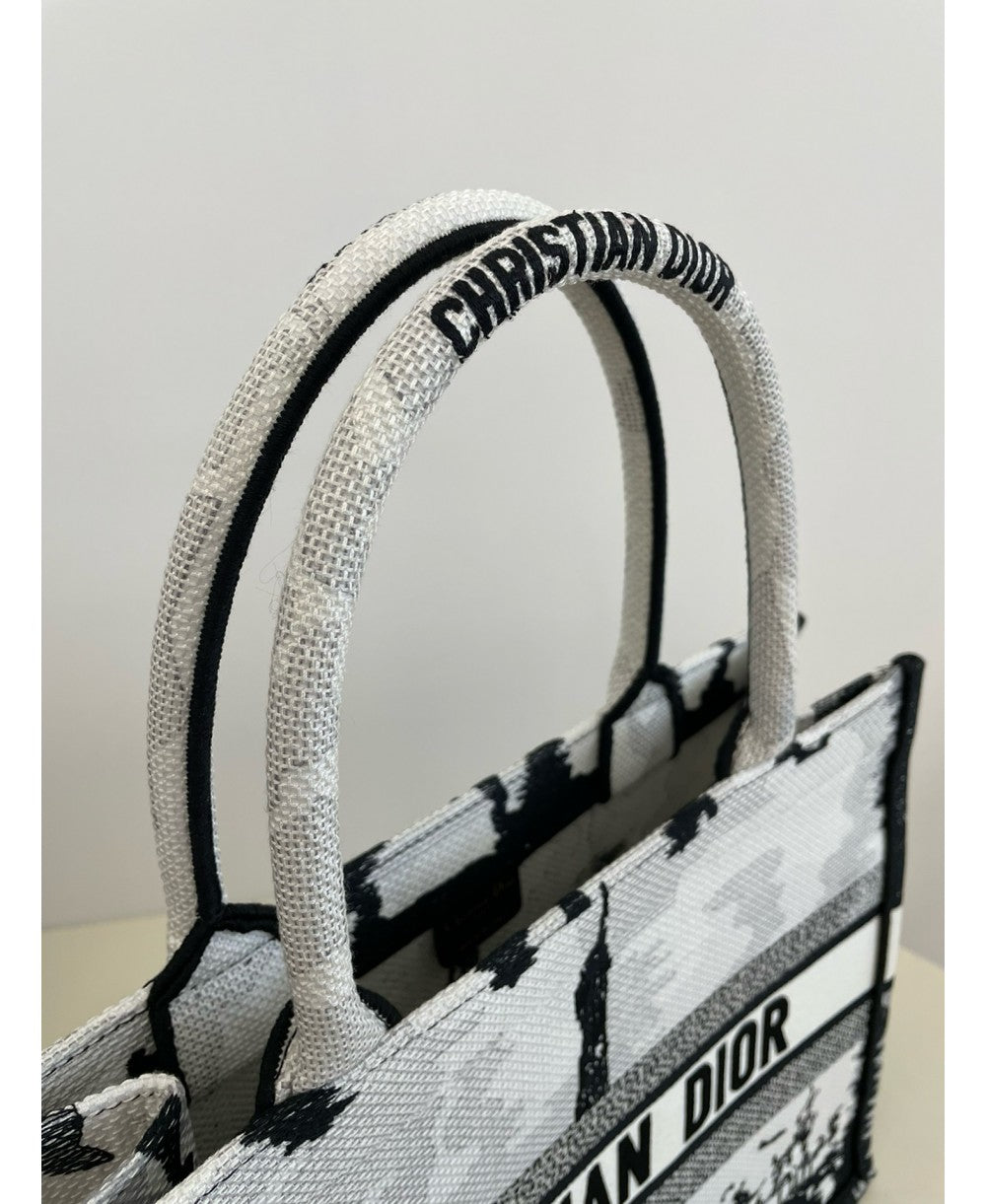 CHRISTIAN DIOR Medium Dior Book Tote