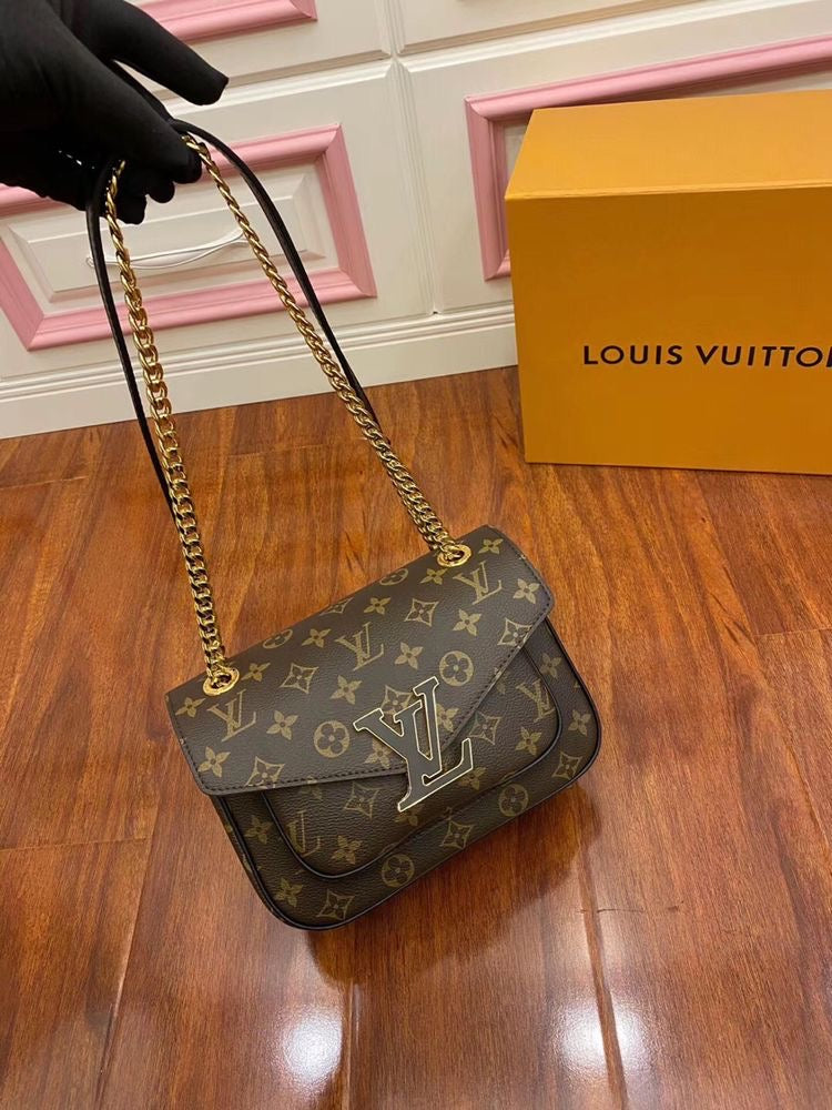 Louis Vuitton Pochette Passy in Tela Monogram
