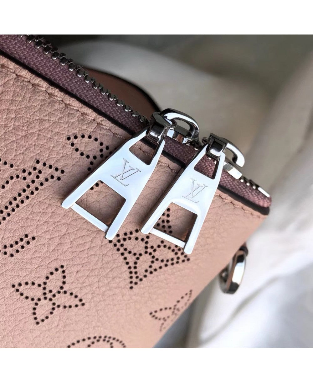 Louis Vuitton Borsa Haumea in Pelle Traforata Mahina - Rosa Magnolia