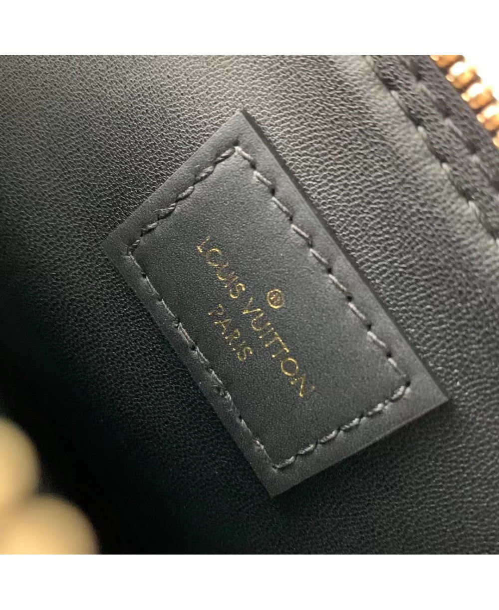 Louis Vuitton Alma Nano in Pelle di Agnello con Motivo Malletage