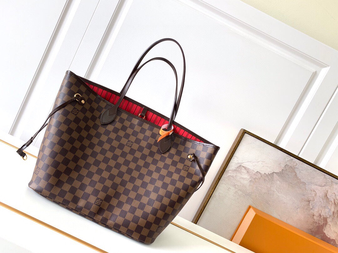 Louis Vuitton Neverfull MM in Tela Monogram - Rosso Ciliegia