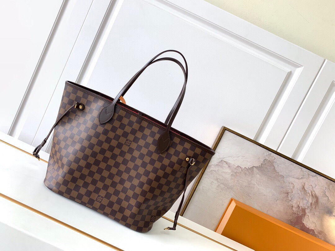 Louis Vuitton Neverfull MM in Tela Monogram - Rosso Ciliegia
