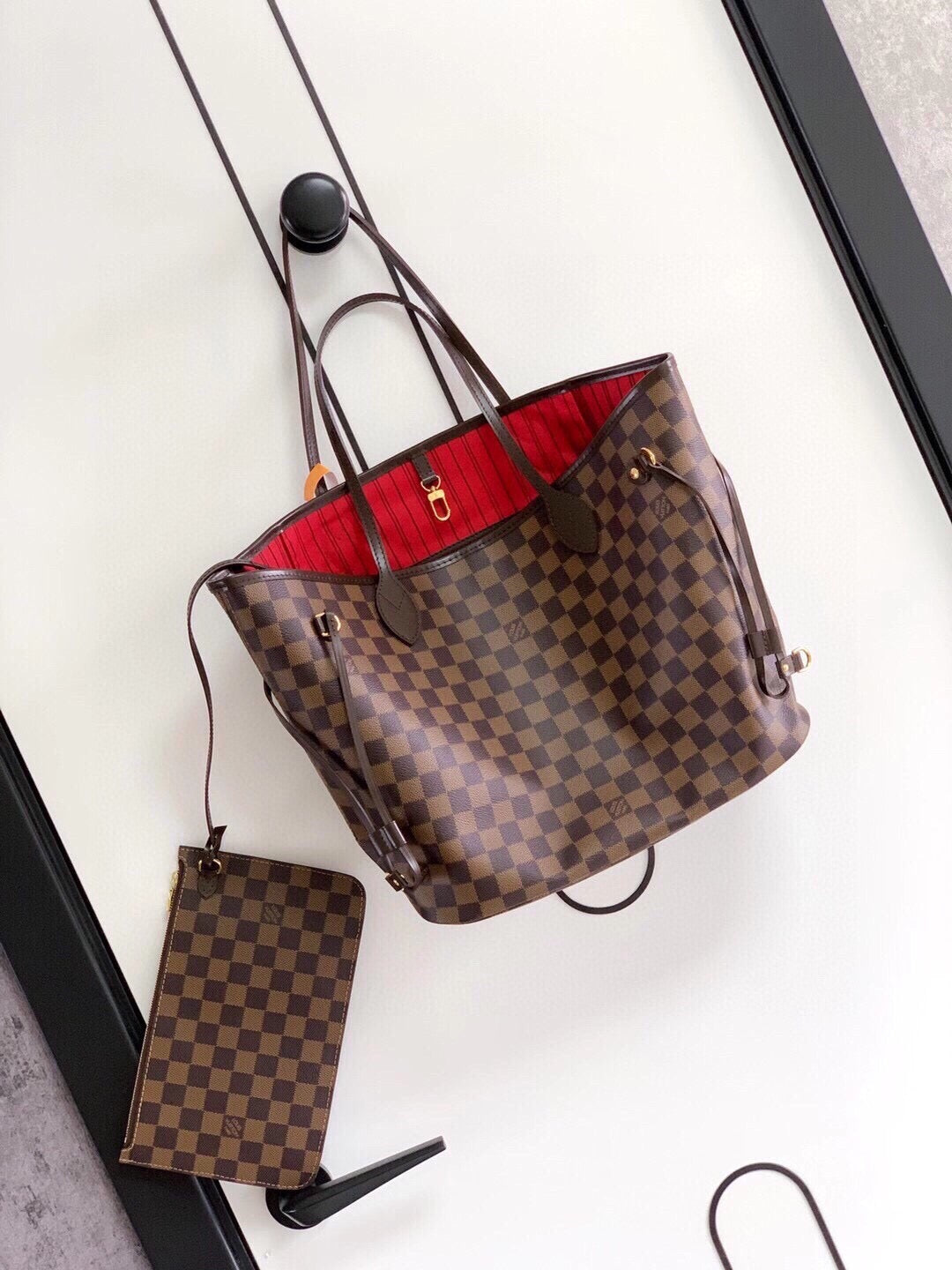 Louis Vuitton Neverfull MM in Tela Monogram - Rosso Ciliegia