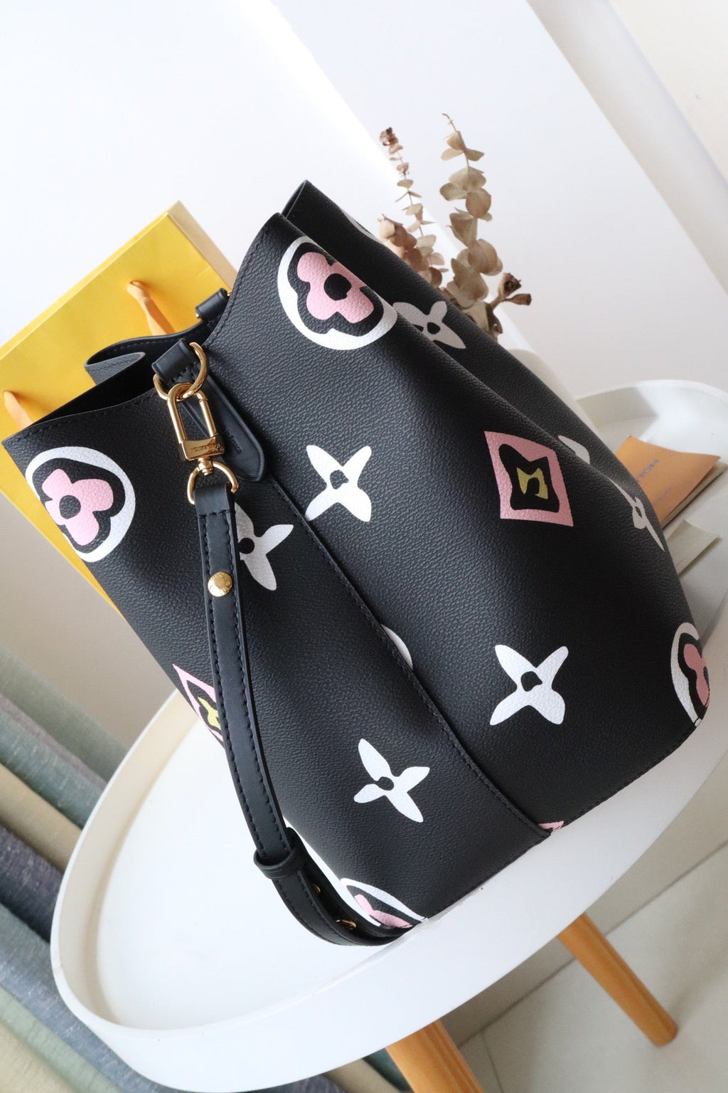 Louis Vuitton NéoNoé in Tela Monogram - Nero